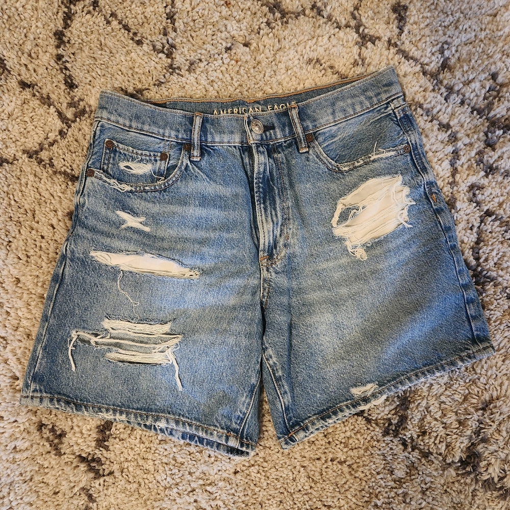 American Eagle 90s boyfriend shorts